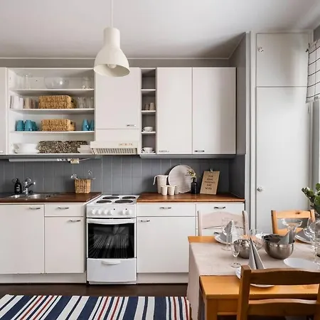 Tilava Ydinkeskustakaksio Ilmaisella Laemmitys-tolpallisella Autopaikalla