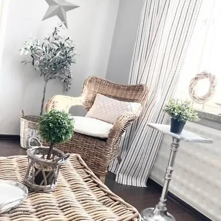 Tilava Ydinkeskustakaksio Ilmaisella Laemmitys-tolpallisella Autopaikalla *