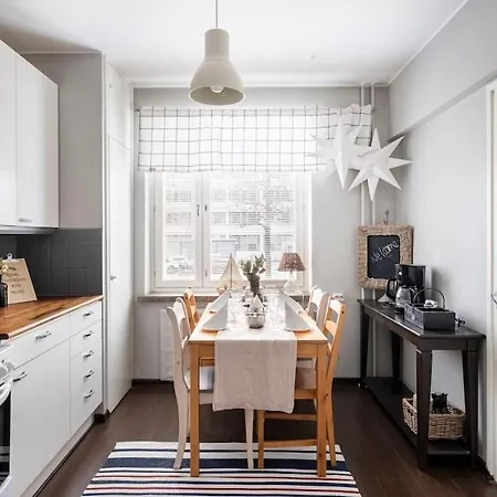 Tilava Ydinkeskustakaksio Ilmaisella Laemmitys-tolpallisella Autopaikalla * Τάμπερε