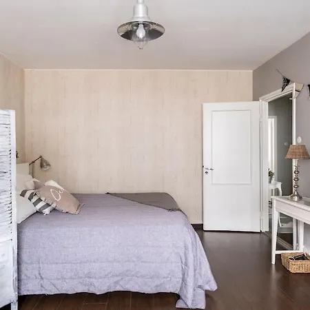 Tilava Ydinkeskustakaksio Ilmaisella Laemmitys-tolpallisella Autopaikalla Τάμπερε