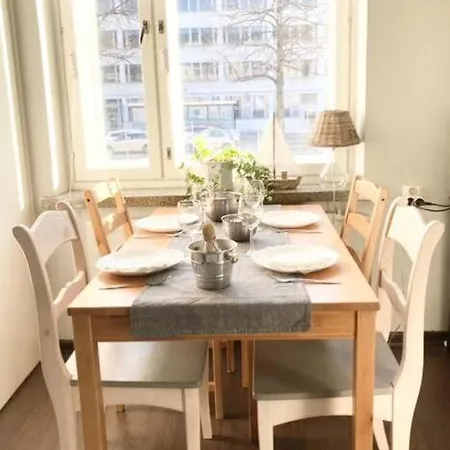 Daire Tilava Ydinkeskustakaksio Ilmaisella Laemmitys-tolpallisella Autopaikalla *